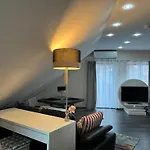 Apartment Modern House Auf 2 Etagen, Garten, Barbecue, Contactless Check-in, Free Parking *