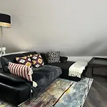 Modern House Auf 2 Etagen, Garten, Barbecue, Contactless Check-in, Free Parking Apartment Gehrden (Lower-Saxony)
