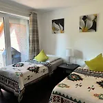 Modern House Auf 2 Etagen, Garten, Barbecue, Contactless Check-in, Free Parking
