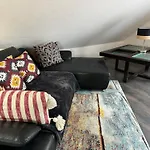 Modern House Auf 2 Etagen, Garten, Barbecue, Contactless Check-in, Free Parking Apartment Gehrden (Lower-Saxony)