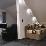Apartment Modern House Auf 2 Etagen, Garten, Barbecue, Contactless Check-in, Free Parking *