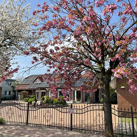 Modern House Auf 2 Etagen, Garten, Barbecue, Contactless Check-in, Free Parking Apartment Gehrden (Lower-Saxony)