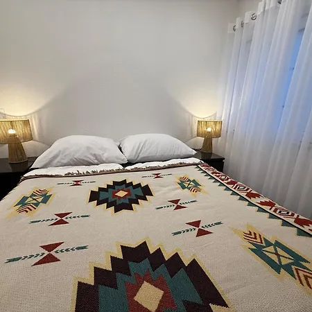 Modern House Auf 2 Etagen, Garten, Barbecue, Contactless Check-in, Free Parking Apartment *