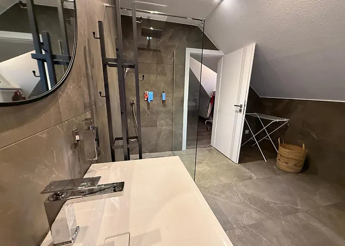 Modern House Auf 2 Etagen, Garten, Barbecue, Contactless Check-in, Free Parking Appartement *