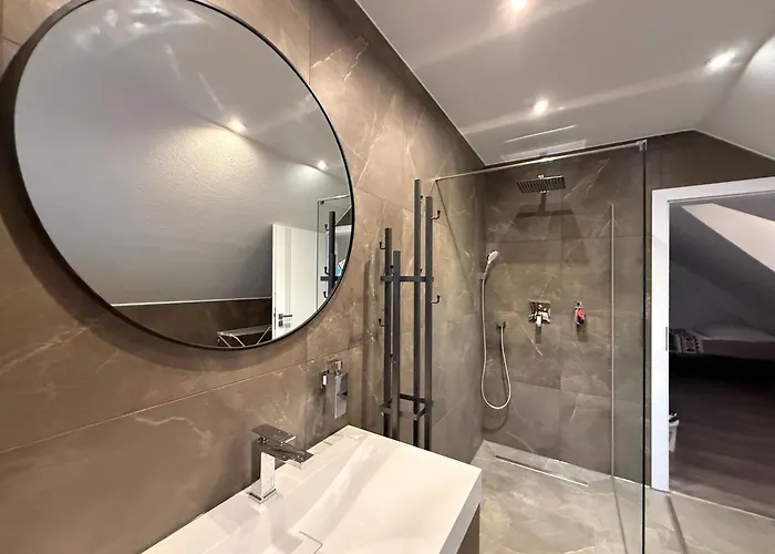 Modern House Auf 2 Etagen, Garten, Barbecue, Contactless Check-in, Free Parking *