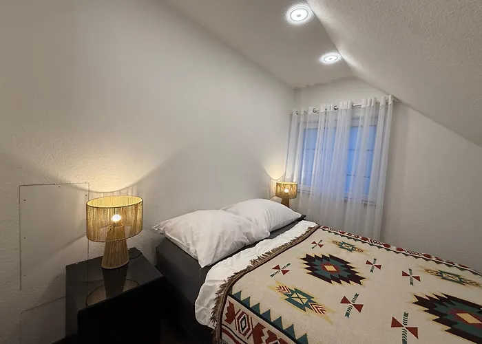 Modern House Auf 2 Etagen, Garten, Barbecue, Contactless Check-in, Free Parking Appartement