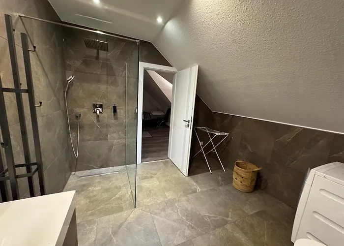 Modern House Auf 2 Etagen, Garten, Barbecue, Contactless Check-in, Free Parking Appartement *